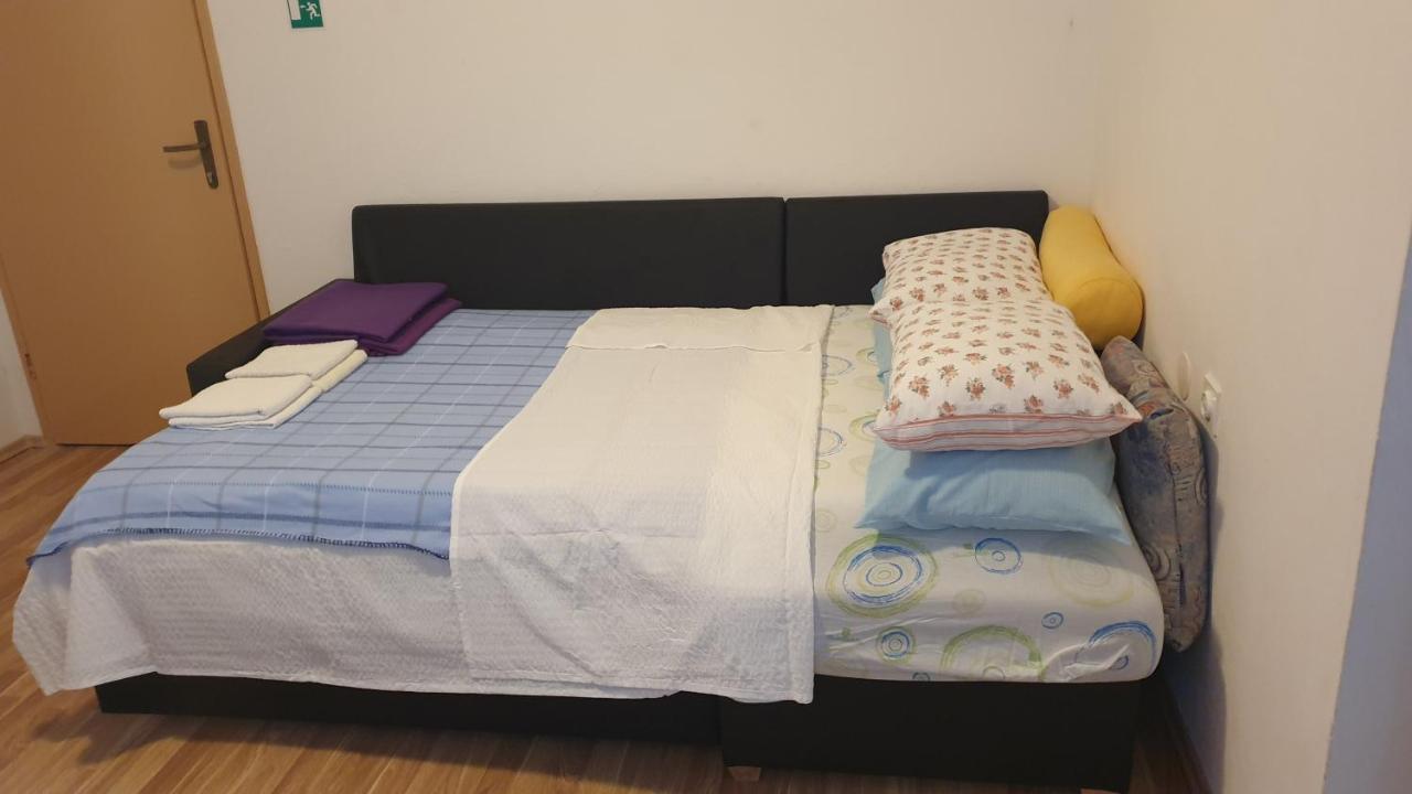 Appartamento Oaza Ražanac Esterno foto