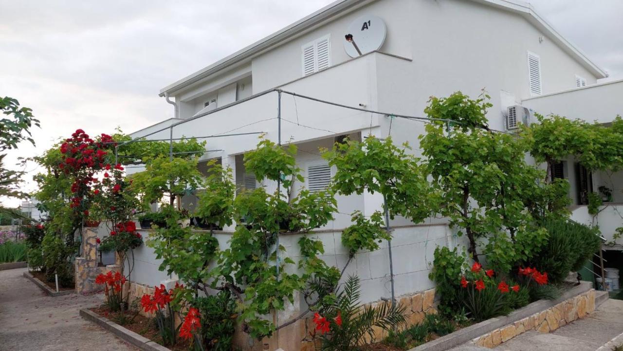 Appartamento Oaza Ražanac Esterno foto