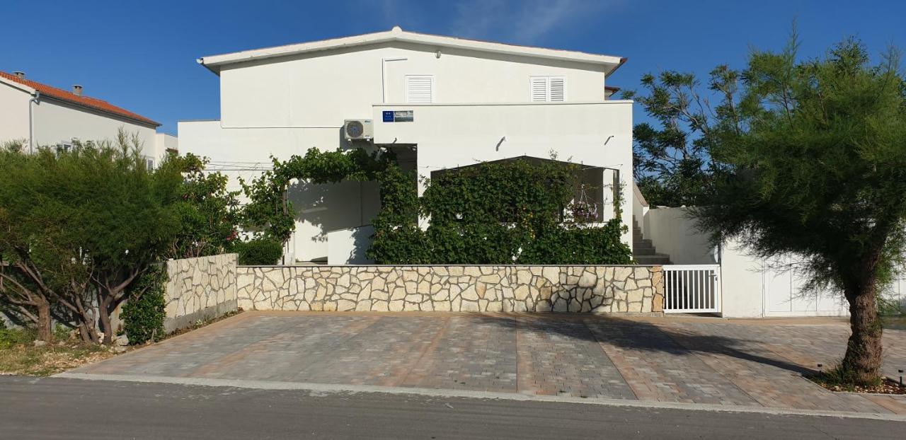 Appartamento Oaza Ražanac Esterno foto